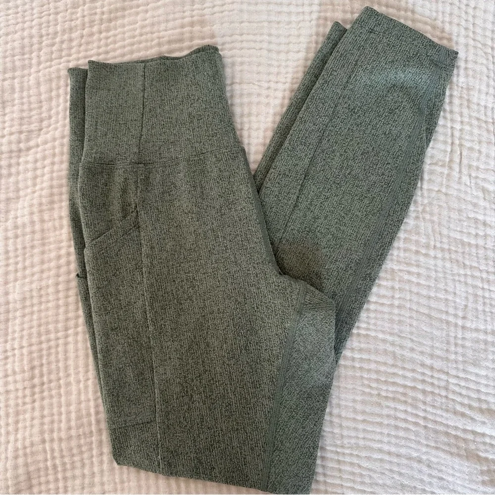 REI Active Pursuits Co Op 7/8 Textured Leggings small - Picture 3 of 6